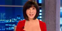 Kaity Tong em seu &uacute;ltimo dia como apresentadora de telejornal  Foto: Reprodu&ccedil;&atilde;o