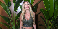 Adeus, Samba! Aposentei o queridinho da Adidas por este t&ecirc;nis na cor 'cauda de sereia', que vai brilhar no p&eacute; por ser confort&aacute;vel e combinar com meu look no Rock in Rio. Foto: AGNews / Purepeople