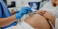 M&atilde;es desconfiaram que Simon estava mentindo sobre a quantidade de doa&ccedil;&otilde;es de esperma  Foto: Halfpoint Images/Getty Images