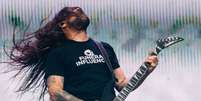 Andreas Kisser no Palco Mundo, no segundo dia do Rock In Rio 2026 Foto: Ellen Artie / @ellenartie / Rolling Stone Brasil