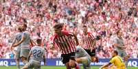 Sancet &eacute; festejado depois de marcar o terceiro gol do Athletic Bilbao - Foto: Juan Manuel Serrano Arce/Getty Images / Jogada10