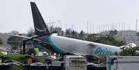 Boeing 767-300 da Amazon saiu da pista durante o pouso em Miami; autoridades ainda investigam as causas do acidente  Foto: Getty Images / BBC News Brasil
