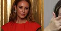 Anitta como rainha de bateria da Grande Rio: Paolla Oliveira elogia cantora; p&uacute;blico detona Virg&iacute;nia Fonseca. Foto: Reprodu&ccedil;&atilde;o/TV Globo, Youtube / Purepeople