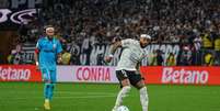 Memphis Depay, do Corinthians, durante partida contra o Santos pelo Brasileirão. Foto: Paulo Lopes/Alamy Live News