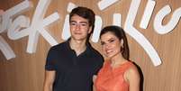 Vanessa Gi&aacute;como posa com seu filho  Foto: AGNEWS