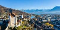 Descubra os principais destinos da Su&iacute;&ccedil;a: passeios pelos alpes, vilas medievais, cidades hist&oacute;ricas e outras dicas para planejar sua viagem. Foto: Manuel Boxler / Unsplash / Viajar Melhor