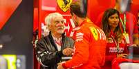 Bernie Eccleston cumprimenta Sebastian Vettel durante o GP do Brasil de 2019. Foto: Rafael Arbex/Estad&atilde;o / Estad&atilde;o