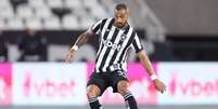 Batista fechou o gol contra o escrete paulista com uma defesa de almanaque &ndash;  Foto: Vitor Silva/Botafogo / Jogada10