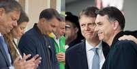 Fl&aacute;vio Bolsonaro e Tarc&iacute;sio participaram da reuni&atilde;o com Jovens Obreiros, organizada pelo Ap&oacute;stolo Valdemiro Santiago, na Igreja Mundial do Poder de Deus  Foto: Divulga&ccedil;&atilde;o