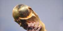 Ta&ccedil;a da Copa do Mundo (Photo by Laurence Griffiths/Getty Images) Foto: Esporte News Mundo