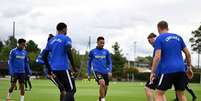 Foto: Divulga&ccedil;&atilde;o - Legenda: Jogadores do Chelsea durante treinamento da equipe / Jogada10