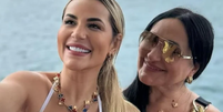 Deolane Bezerra ao lado da mãe, Solange Bezerra  Foto: Reprodução/Instagram/solangebezerra