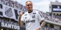 Cebolinha apresentado pelo Santos. Foto: Imagem Destacada: Divulga&ccedil;&atilde;o/Gerada por Intelig&ecirc;ncia Artificial / Woo! Magazine