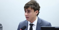 Nikolas Ferreira enfrenta processo de R$ 200 mil após vídeo com jovem negro  Foto: Contigo