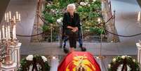 A princesa Astrid diante do caix&atilde;o do irm&atilde;o, o rei Harald V, em Oslo, na Noruega  Foto: Divulga&ccedil;&atilde;o/Casa Real da Noruega