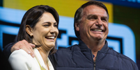 O ex-presidente do Brasil, Jair Bolsonaro, e sua esposa, Michelle Bolsonaro, durante a Conferência de Ação Política Conservadora (CPAC) em 6 de julho de 2024, em Camboriú, Brasil  Foto: Pedro H. Tesch/Getty Images
