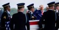 Presidente dos EUA, Donald Trump, faz sauda&ccedil;&atilde;o a militares em Dover, Delaware
  22 de julho de 2026    REUTERS/Evan Vucci  Foto: Reuters