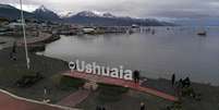 Vista da cidade de Ushuaia, na Terra do Fogo, na Argentina, em 17 de maio de 2026.  Foto: AFP - JUAN MABROMATA / RFI