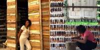 Uma m&atilde;e e sua filha recolheram lixo e, com ele, constru&iacute;ram uma casa de sete c&ocirc;modos e cerca de 8.000 garrafas de vidro. Foto: Xataka