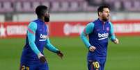 Samuel Umtiti comemora gol marcado por Lionel Messi no Camp Nou - Foto: Alex Caparros/Getty Images / Jogada10