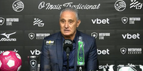  Tite durante coletiva de apresenta&ccedil;&atilde;o no Botafogo  Foto: Reprodu&ccedil;&atilde;o/YouTube/BotafogoTV