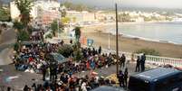 Migrantes são encaminhados para um abrigo temporário instalado pelo governo espanhol em Ceuta. (18/09/2026)  Foto: REUTERS - Stringer / RFI