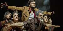 Elenco durante o ensaio do musical 'Feliz Ano Velho' no teatro Sabesp Frei Caneca, na regi&atilde;o central de S&atilde;o Paulo.  Foto: Taba Benedicto/Estad&atilde;o / Estad&atilde;o