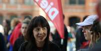 Elif Eralp (&agrave; esq.), principal candidata do partido A Esquerda (Die Linke), em frente &agrave; prefeitura de Berlim em 18 de setembro de 2026.  Foto: RFI