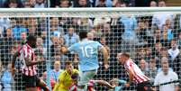 Haaland, do Manchester City, tenta o chute diante da marca&ccedil;&atilde;o do Sunderland, no Etihad Stadium - Foto: Carl Recine/Getty Images / Jogada10