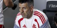 Paulo Pezzolano como técnico do Internacional   Foto: Ricardo Moreira/Getty Images / Esporte News Mundo