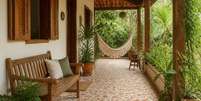 Clássico das casas brasileiras, o piso de caquinhos volta à decoração; conheça sua história e veja 7 lugares para usá Foto: lo em casa - Reprodução/Canva / Bons Fluidos