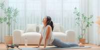 Pilates pode ser praticado no solo ou com aparelhos, de acordo com os objetivos e as necessidades de cada pessoa  Foto: Shutterstock / Sport Life