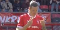 Weghorst, do Twente, tem ritual pré-jogo que chama a atenção - Foto: Reprodução de vídeo / Jogada10