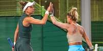 Ingrid Martins de verde e Zarazua de marrom Foto: Soobhin Choi/WTA/Divulgação / Esporte News Mundo
