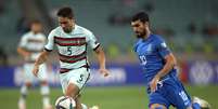 Mahir Emreli, do Azerbaij&atilde;o, durante partida contra Portugal pelas Eliminat&oacute;rias da Copa do Mundo. Foto: Aziz Karimov/AP/Alamy Live News