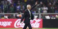  Foto: Kevin C. Cox/Getty Images - Legenda: Valencia aposta em Javier Aguirre para reagir no Campeonato Espanhol / Jogada10