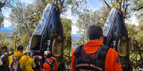 Equipes de buscam encontram helicóptero que caiu em Santa Catarina  Foto: Corpo de Bombeiros de Santa Catarina