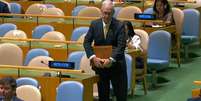 Representante dos Estados Unidos deixando plenário da ONU durante discurso de presidente do Irã  Foto: Reprodução/Assembleia Geral da ONU