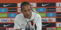 Van Dijk durante entrevista coletiva da sele&ccedil;&atilde;o holandesa&nbsp; - Foto: Reprodu&ccedil;&atilde;o de v&iacute;deo / Jogada10