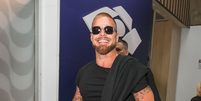 Ricky Martin desembarcando no RJ  Foto: AGNEWS