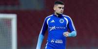 Gabriel Pec em ação pelo Cruzeiro contra o Internacional- Foto: Lucas Bubols/Cruzeiro / Jogada10