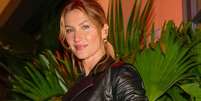 Gisele B&uuml;ndchen, hoje aos 46 anos, j&aacute; refletiu sobre passagem dos 30: 'Metabolismo realmente muda um pouco, desacelera e &eacute; preciso ter ainda mais consci&ecirc;ncia do que colocar para dentro do seu corpo'.  Foto: Getty Images / Purepeople