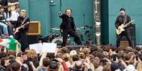 U2 comemora 50 anos de carreira com show surpresa em frente à sua antiga escola em Dublin Foto: The Music Journal