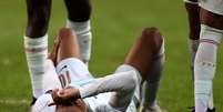 Kylian Mbapp&eacute; em momento de les&atilde;o pela sele&ccedil;&atilde;o francesa   Foto: Burak Kara/Getty Images / Esporte News Mundo