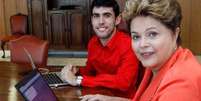 Jeferson Monteiro conheceu Dilma Rousseff, enquanto ela ainda era presidente, devido ao sucesso do perfil  Foto: Reprodução