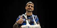 Arrascaeta ap&oacute;s sofrer les&atilde;o no punho &ndash;  Foto: Divulga&ccedil;&atilde;o/ Selecci&oacute;n Uruguaya / Jogada10