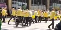 Taxistas trocam agress&otilde;es no Aeroporto do Gale&atilde;o.  Foto: Reprodu&ccedil;&atilde;o/Redes sociais