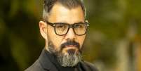 Imagem associada à direita não prejudica a carreira de Juliano Cazarré na Globo  Foto: Divulgação/TV Globo