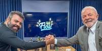 Lula com Igor Coelho na entrevista no 'Flow' às vésperas do 1º turno em 2022  Foto: Reprodução