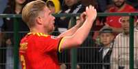 De Bruyne e Lukaku marcaram os gols da vit&oacute;ria da B&eacute;lgica sobre a Turquia - Foto: Reprodu&ccedil;&atilde;o / Jogada10